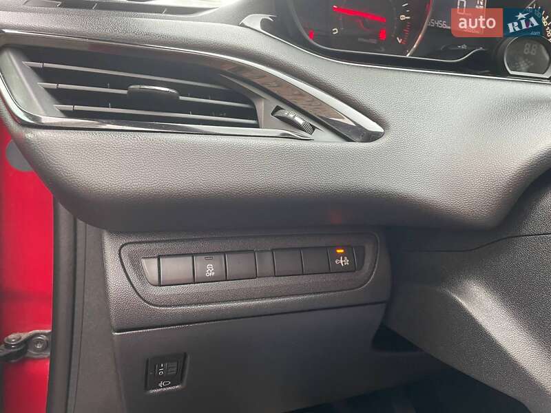 Хетчбек Peugeot 208 2014 в Києві