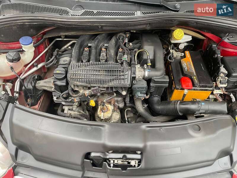 Хетчбек Peugeot 208 2014 в Києві