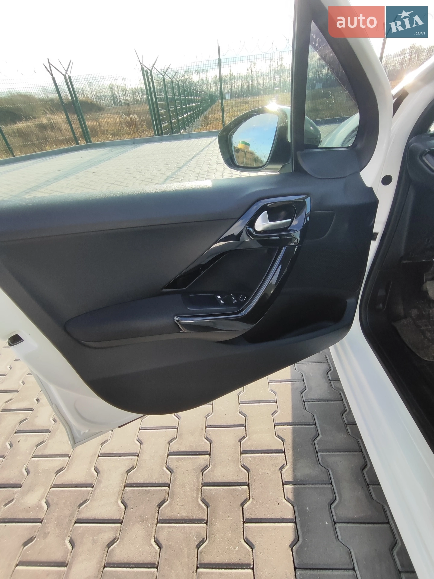 2013 Peugeot 208 - мініатюра 2