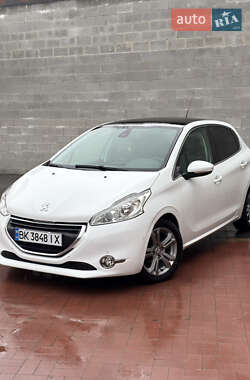Хэтчбек Peugeot 208 2014 в Ровно