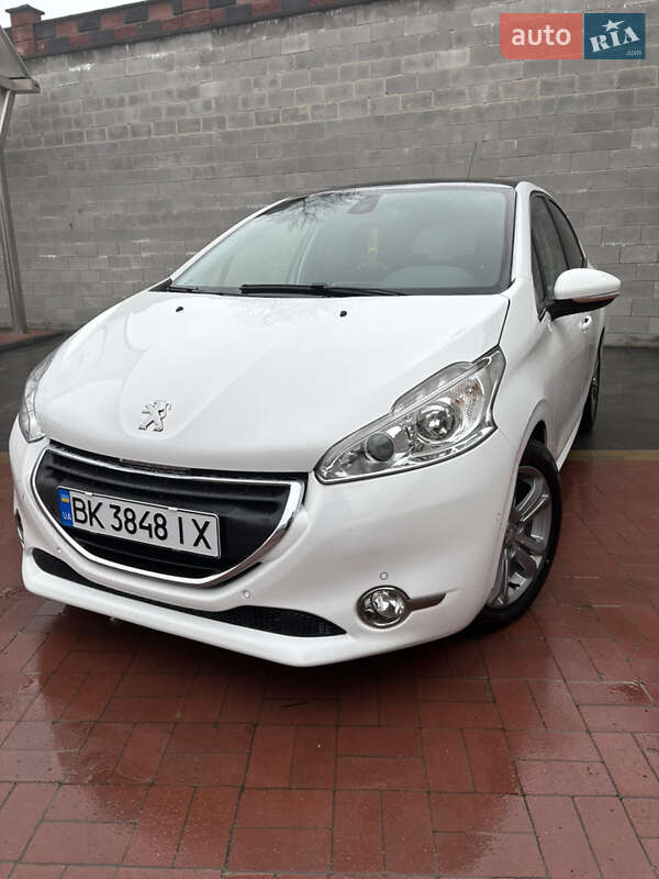 Хэтчбек Peugeot 208 2014 в Ровно