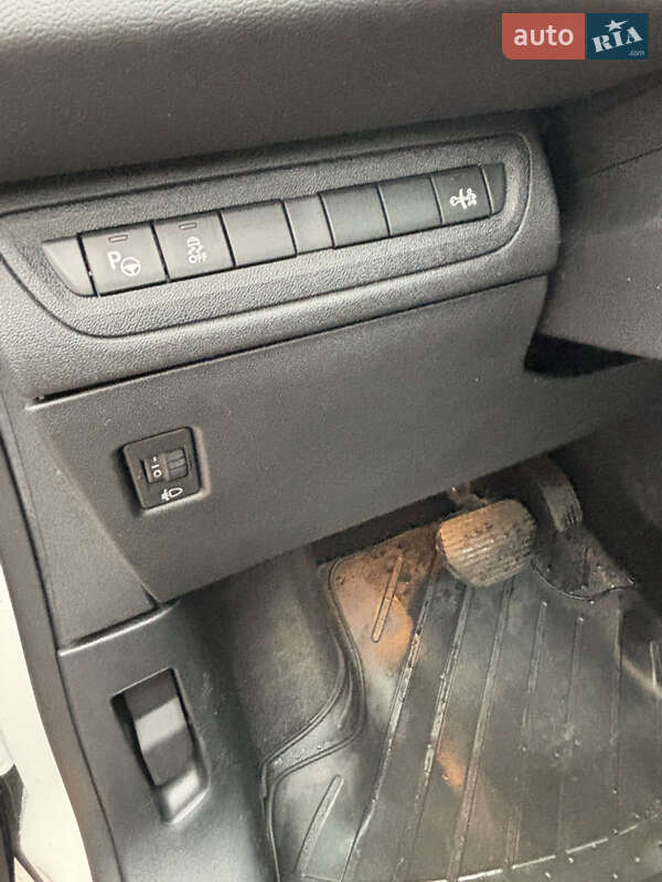 Хэтчбек Peugeot 208 2014 в Ровно