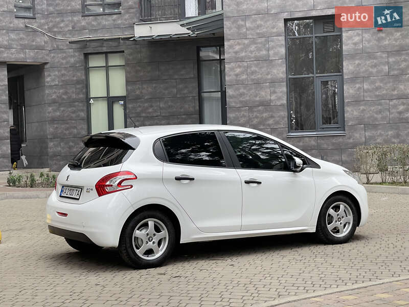 Хетчбек Peugeot 208 2014 в Броварах