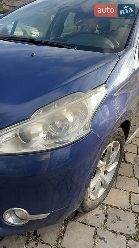 Хэтчбек Peugeot 208 2013 в Киеве фото 5 Хэтчбек Peugeot 208 2013 в Киеве