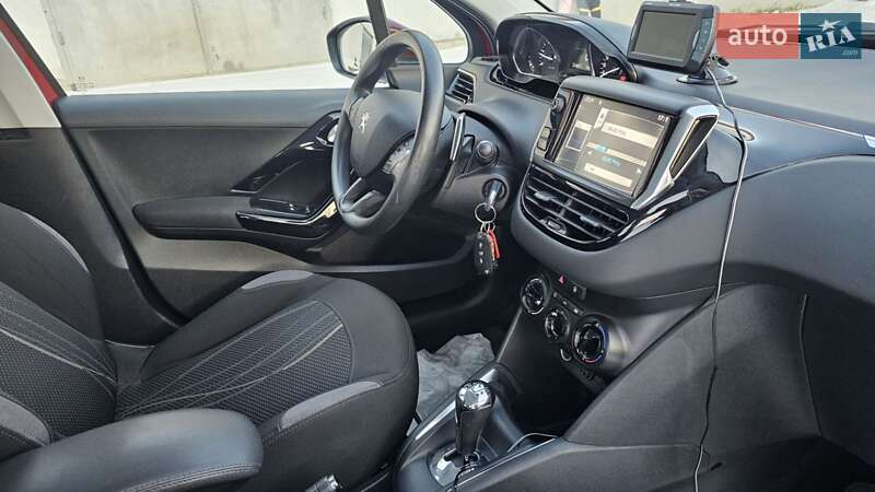 Хэтчбек Peugeot 208 2012 в Ивано-Франковске