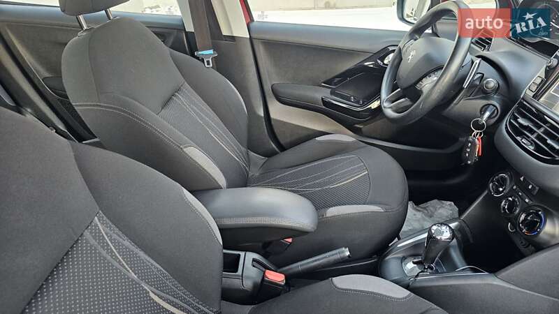 Хэтчбек Peugeot 208 2012 в Ивано-Франковске