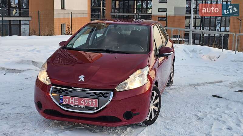 Хэтчбек Peugeot 208 2012 в Ивано-Франковске
