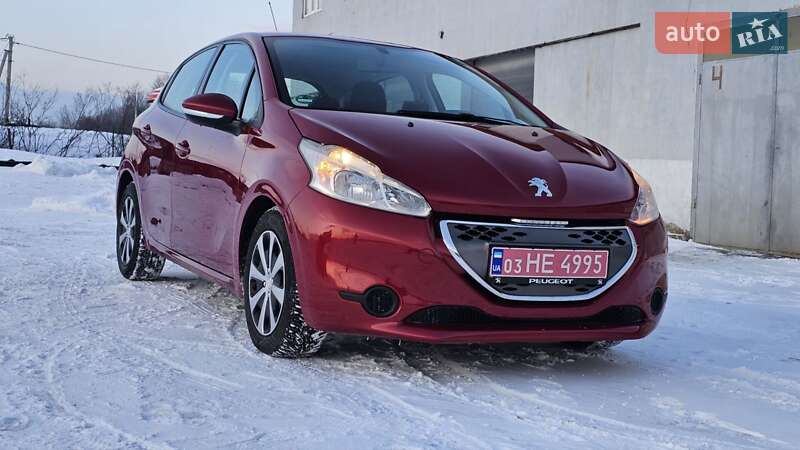 Хэтчбек Peugeot 208 2012 в Ивано-Франковске
