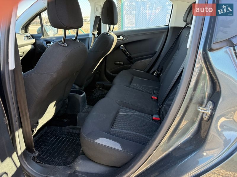 Хэтчбек Peugeot 208 2012 в Виннице