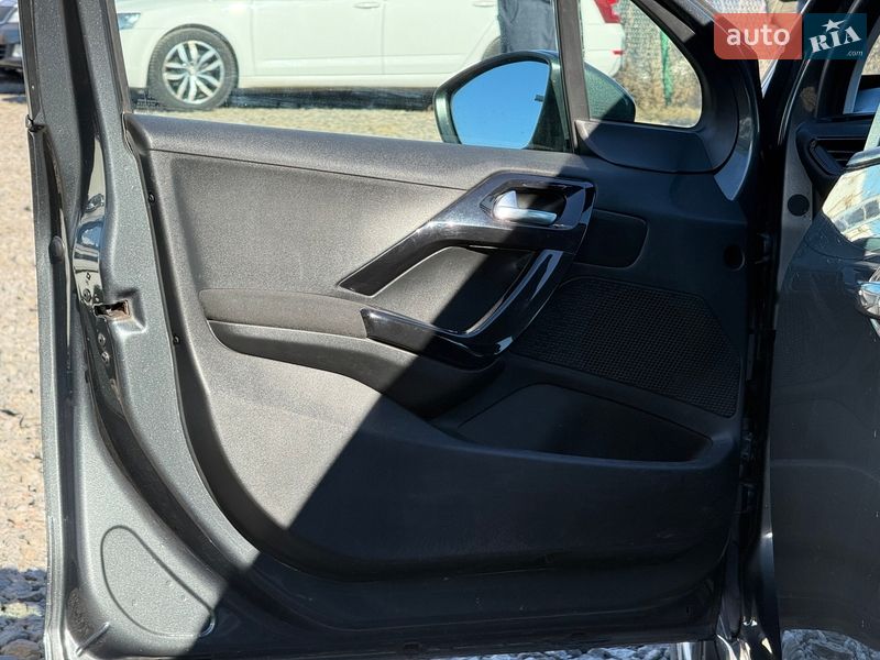 Хэтчбек Peugeot 208 2012 в Виннице