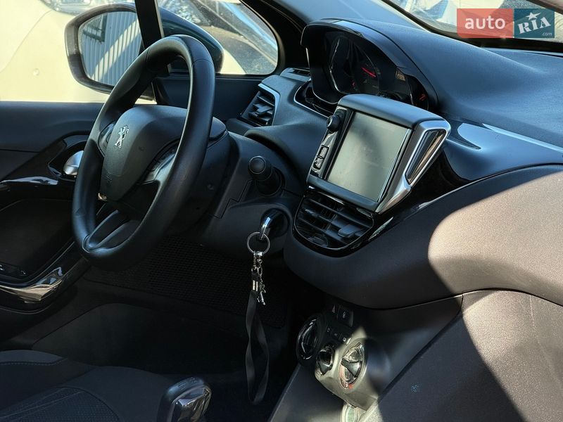 Хэтчбек Peugeot 208 2012 в Виннице