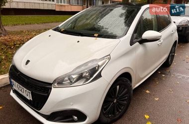Хэтчбек Peugeot 208 2015 в Киеве