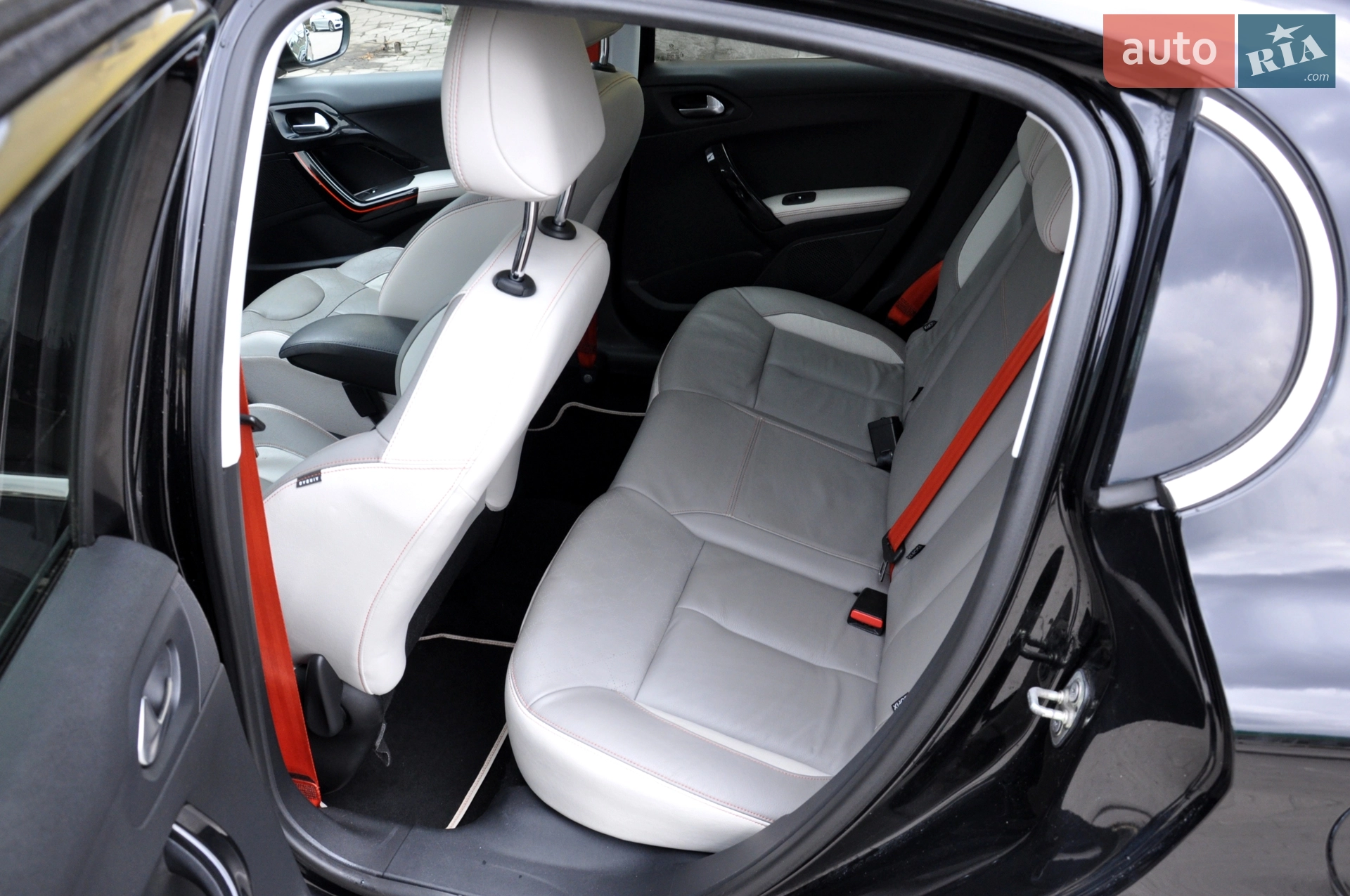 2014 Peugeot 208 - мініатюра 21