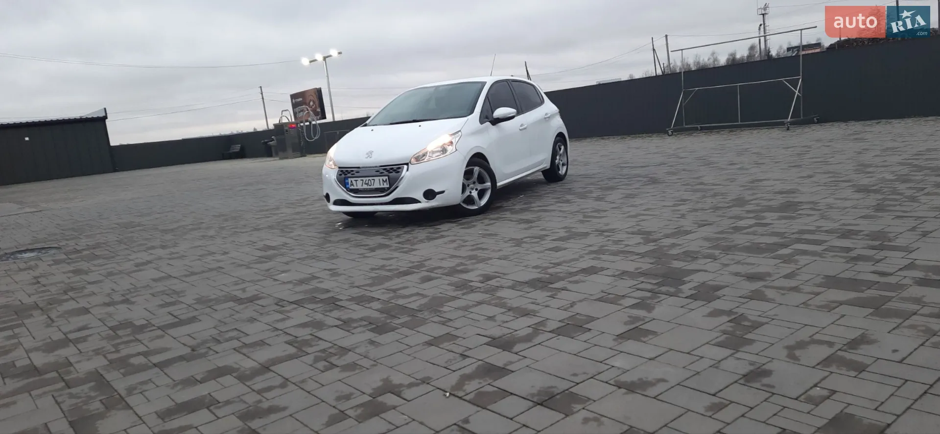 2012 Peugeot 208 - фото 1