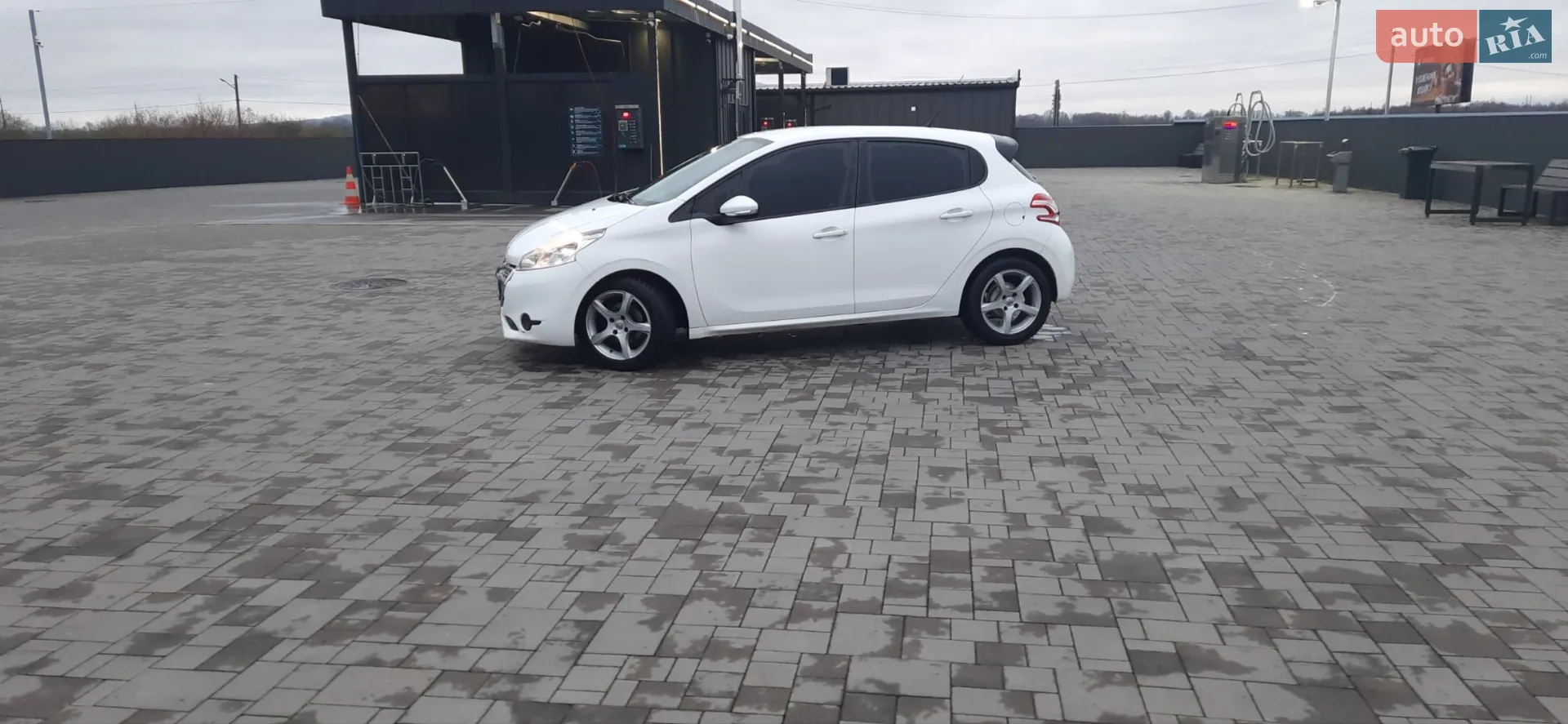 2012 Peugeot 208 - мініатюра 8