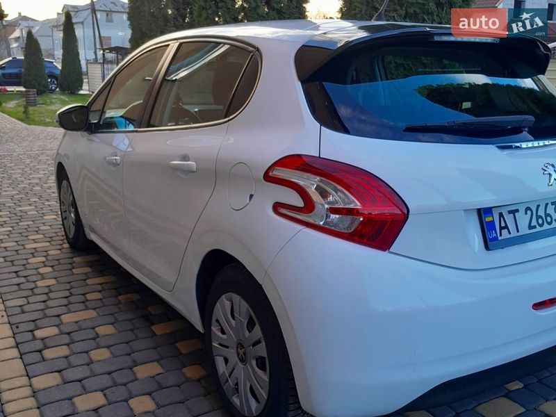 Хэтчбек Peugeot 208 2012 в Рогатине