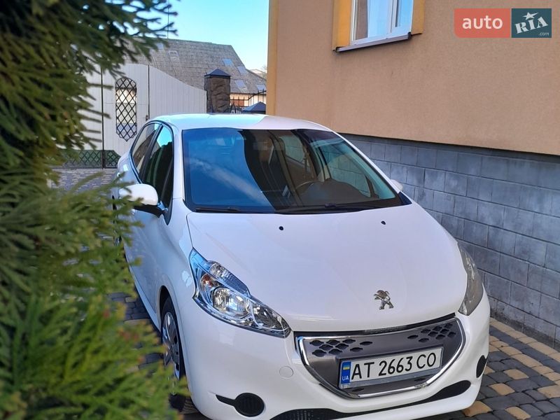 Хэтчбек Peugeot 208 2012 в Рогатине