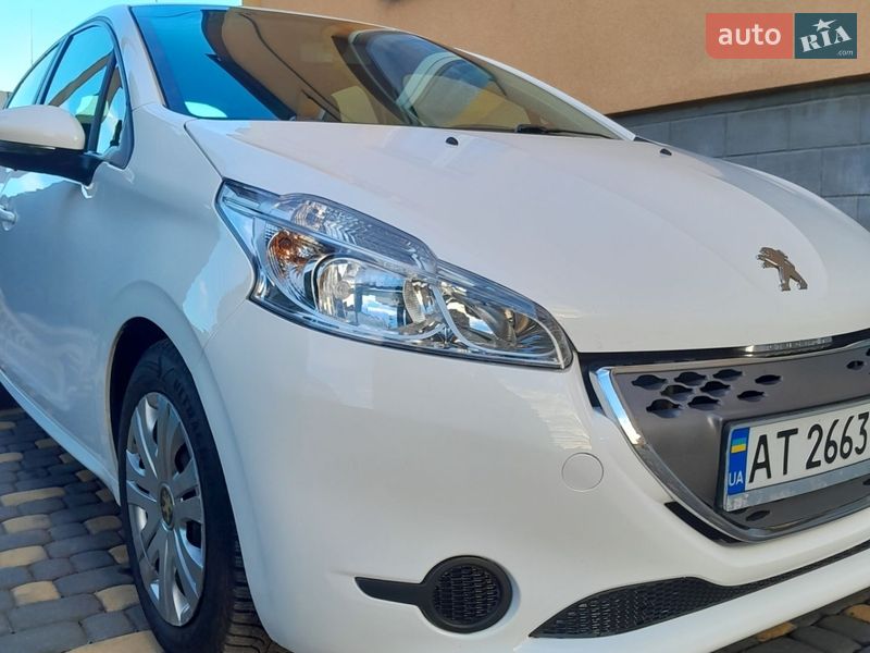 Хэтчбек Peugeot 208 2012 в Рогатине