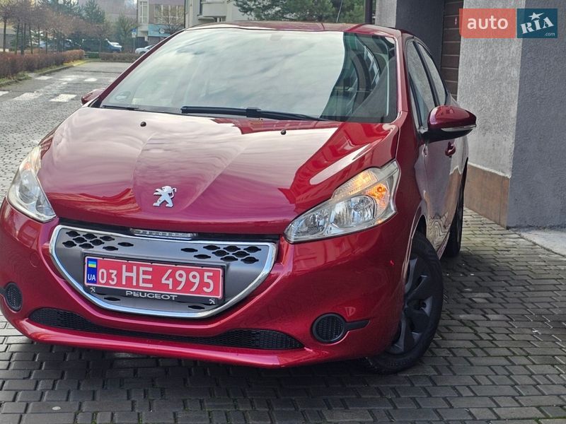 Хетчбек Peugeot 208 2012 в Івано-Франківську