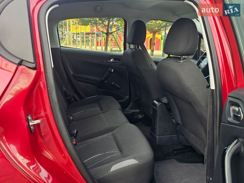 Хетчбек Peugeot 208 2012 в Івано-Франківську