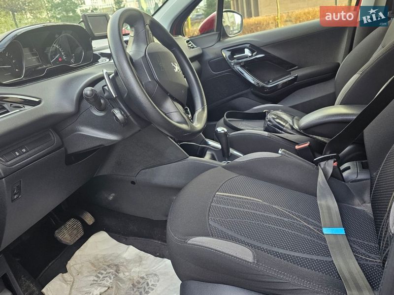 Хетчбек Peugeot 208 2012 в Івано-Франківську