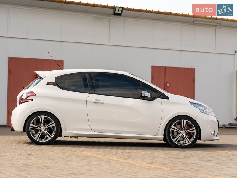 Хэтчбек Peugeot 208 2013 в Львове