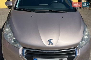 Хэтчбек Peugeot 208 2014 в Обухове