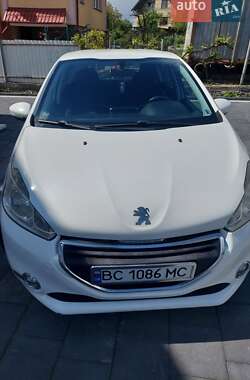 Хетчбек Peugeot 208 2015 в Яворові