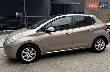 Хэтчбек Peugeot 208 2014 в Киеве
