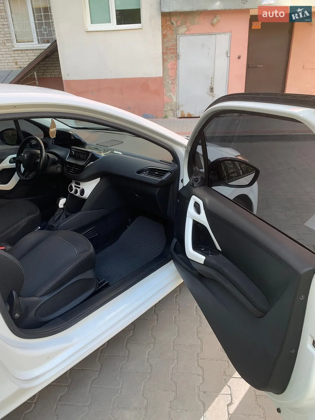 2014 Peugeot 208 - мініатюра 12