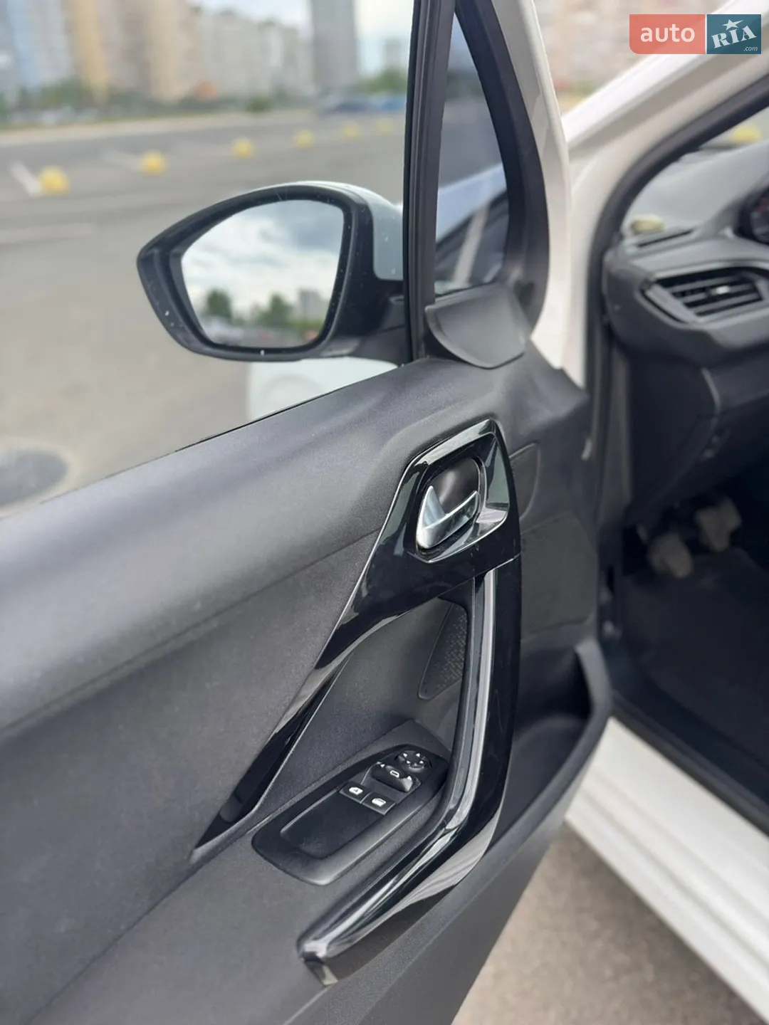 2013 Peugeot 208 - мініатюра 19