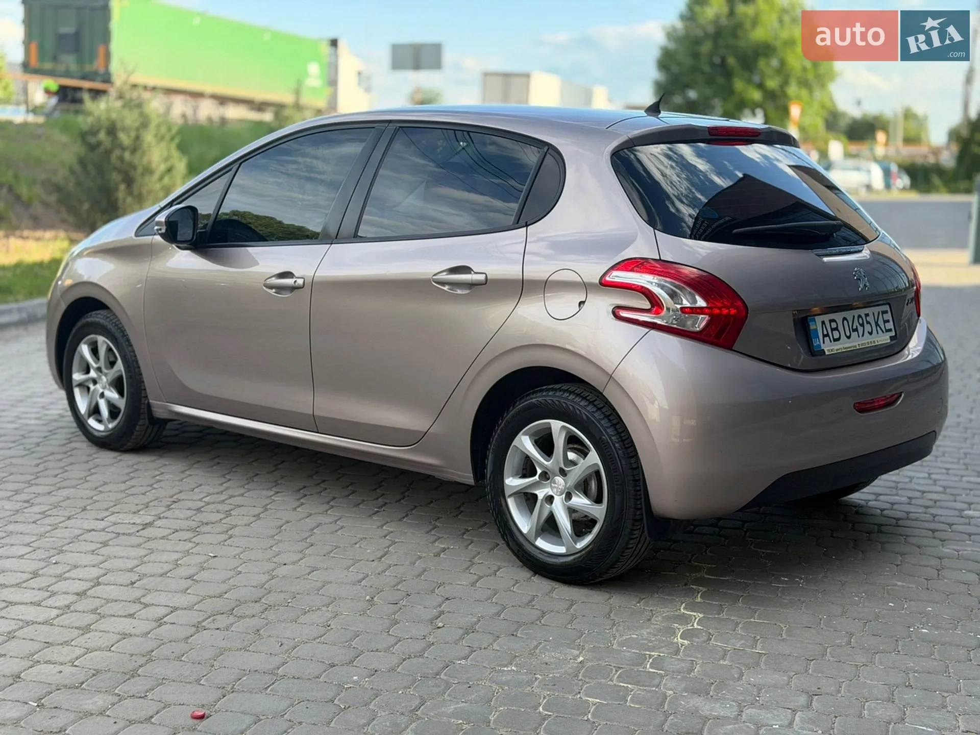 2013 Peugeot 208 - мініатюра 12