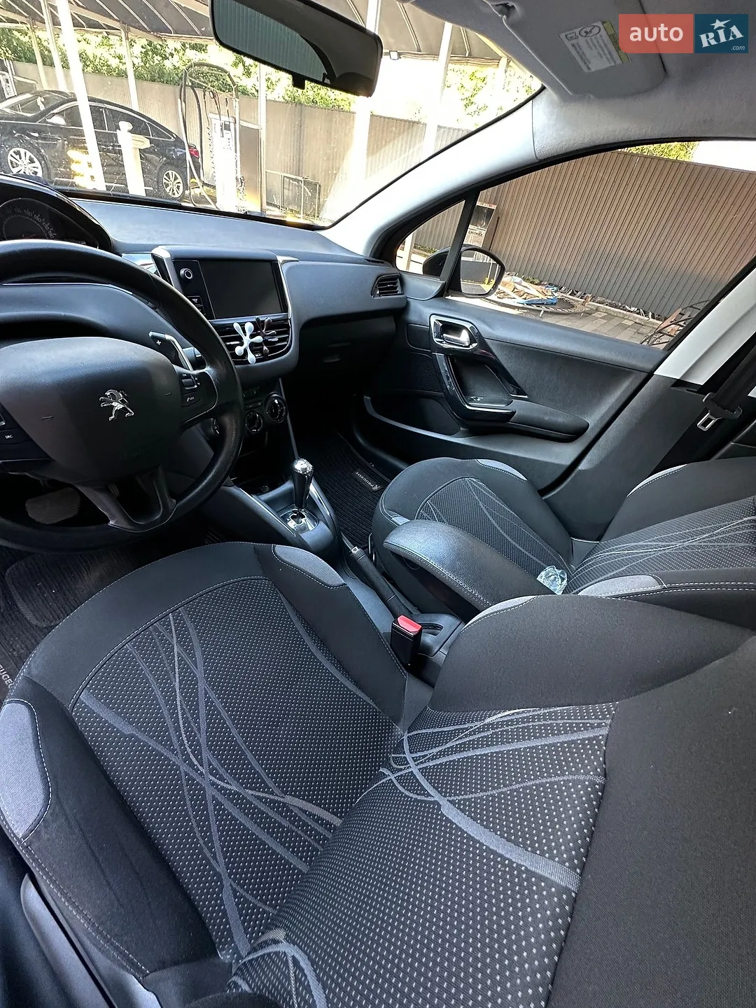 2014 Peugeot 208 - мініатюра 18