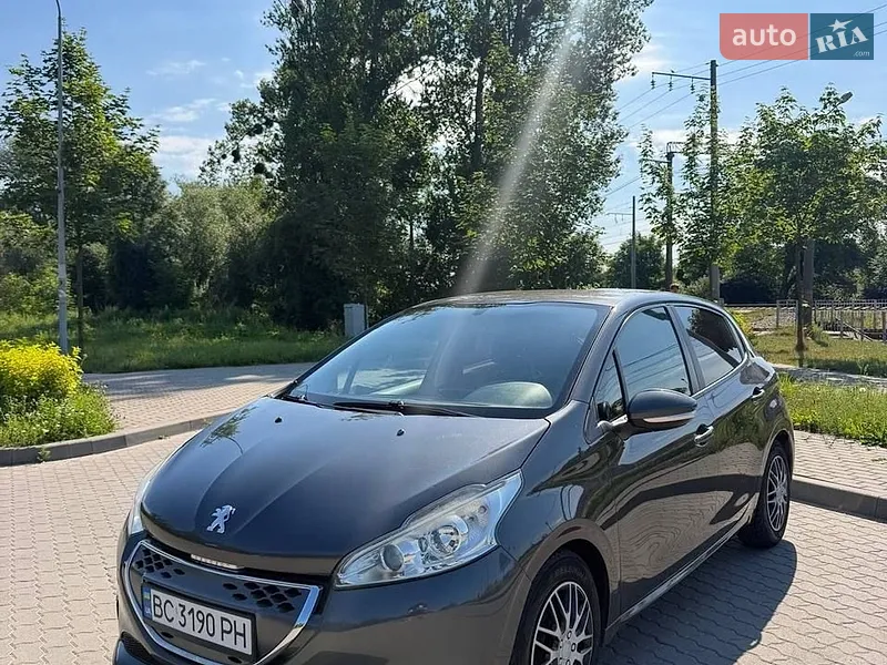 Peugeot 208 2012