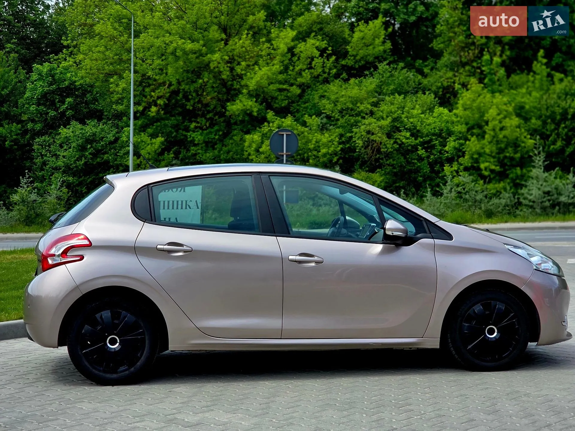 2013 Peugeot 208 - мініатюра 10