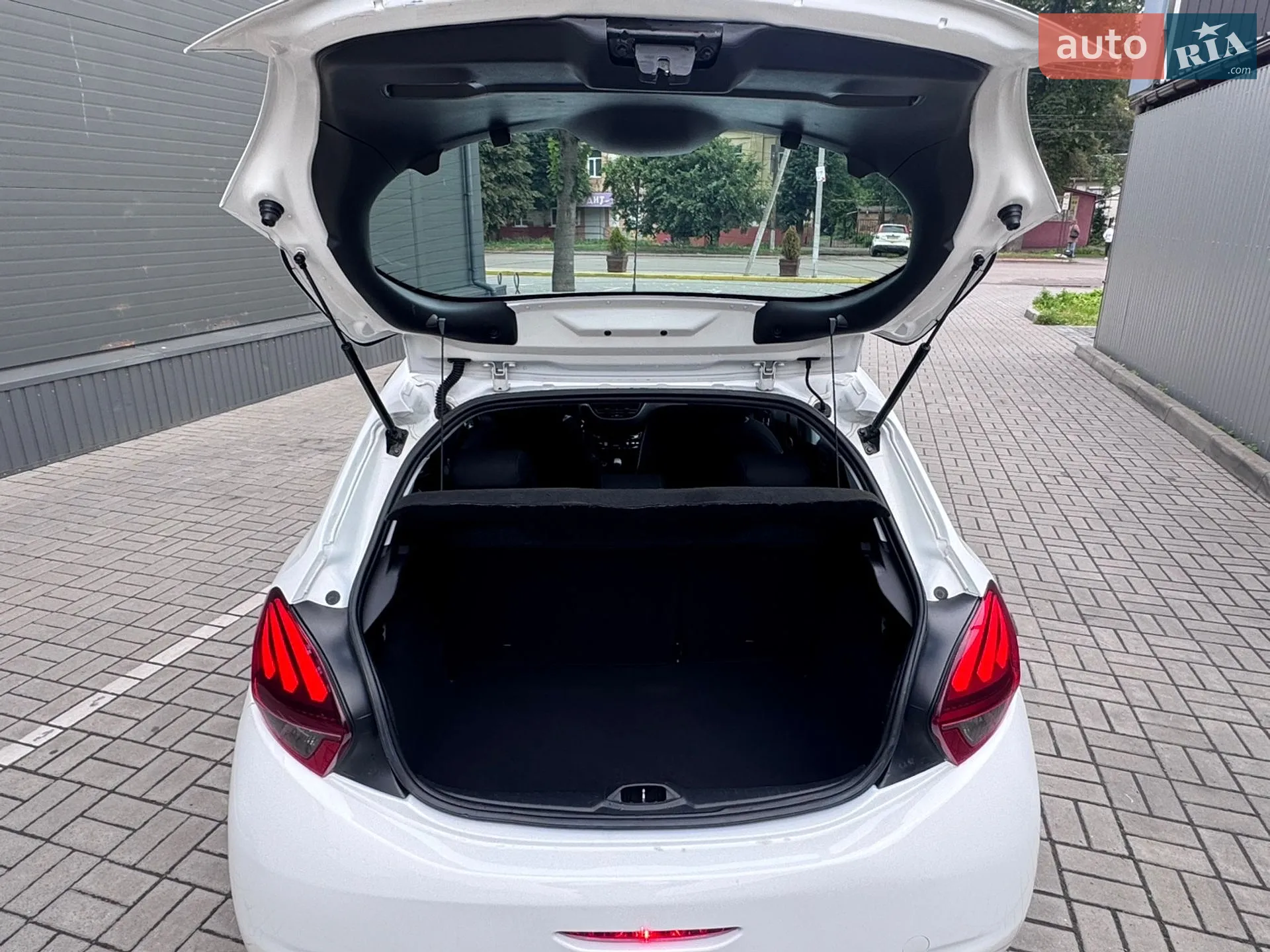 2018 Peugeot 208 - мініатюра 16