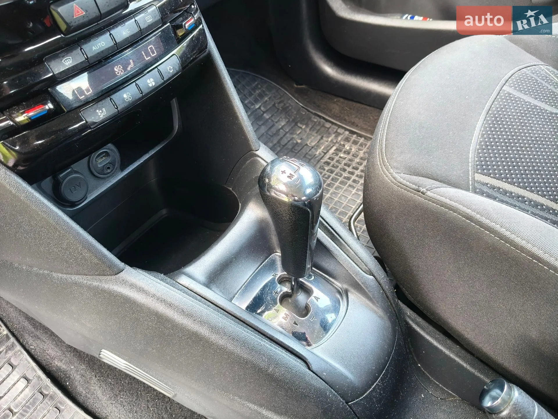 2012 Peugeot 208 - мініатюра 23