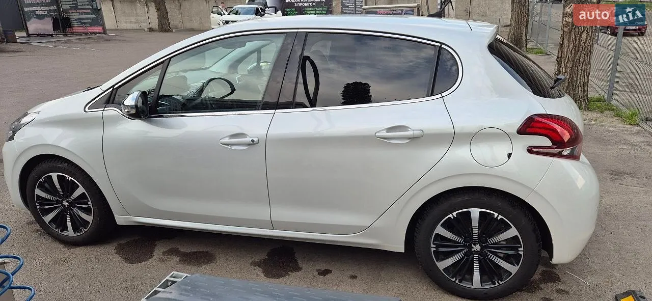 2018 Peugeot 208 - мініатюра 4