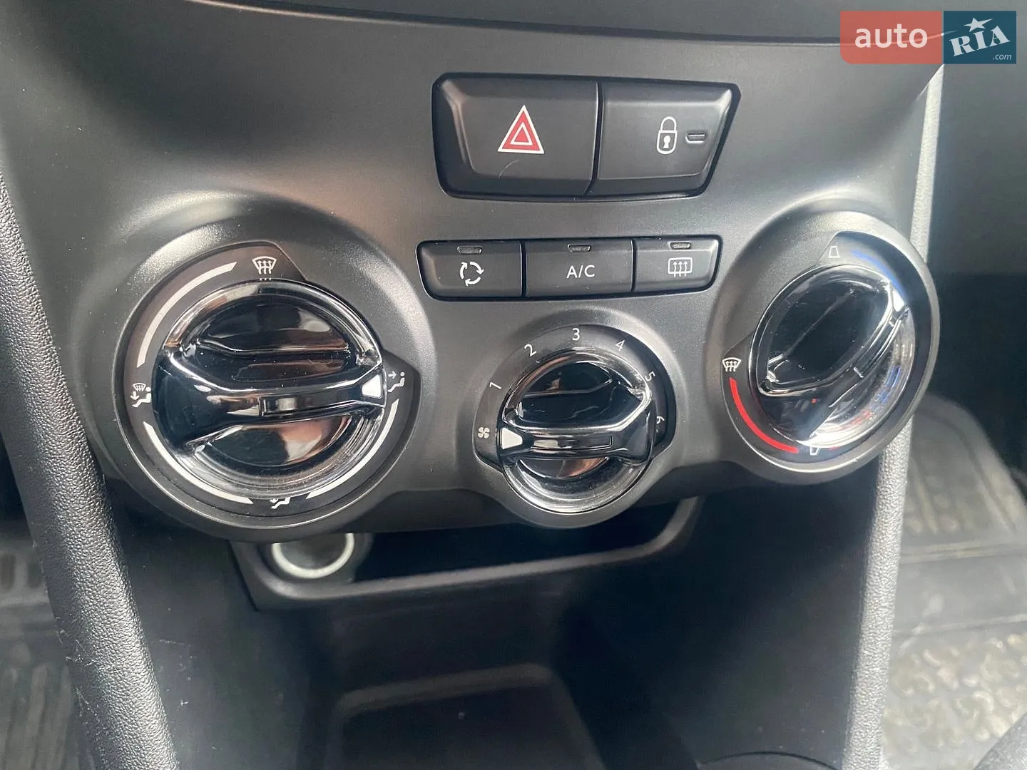 2013 Peugeot 208 - мініатюра 23