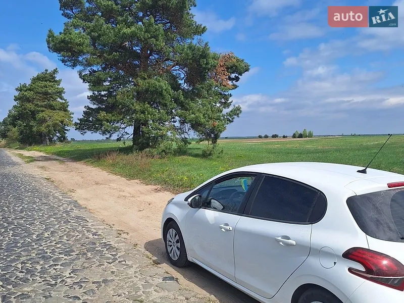 Peugeot 208