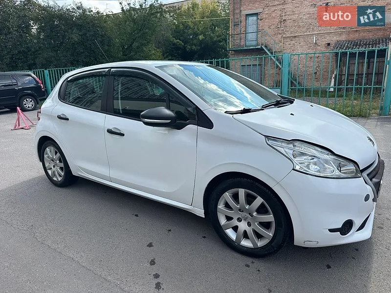 Peugeot 208 2012