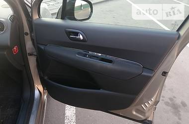 Позашляховик / Кросовер Peugeot 3008 2013 в 