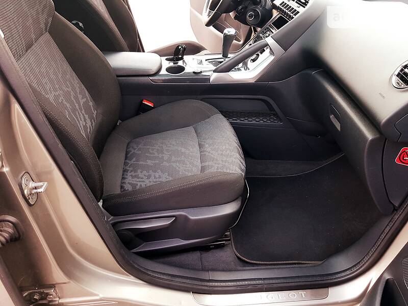 Позашляховик / Кросовер Peugeot 3008 2010 в Львові