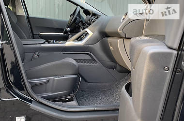 Позашляховик / Кросовер Peugeot 3008 2010 в 