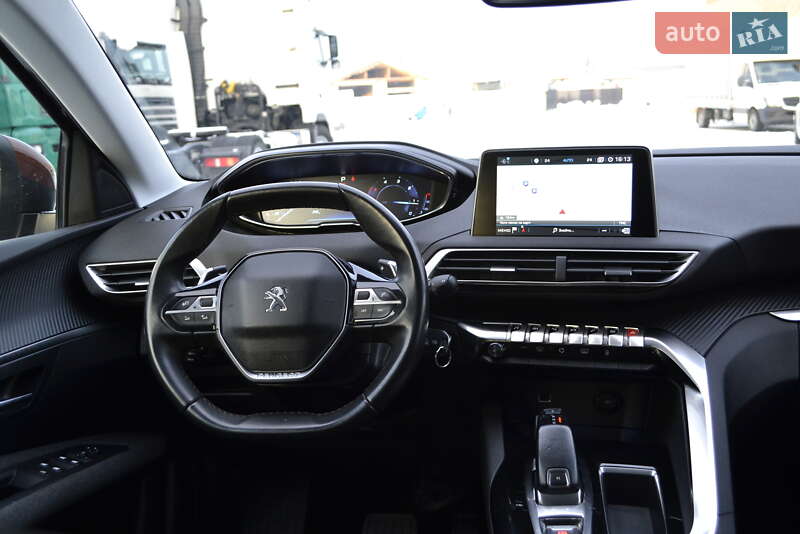 Позашляховик / Кросовер Peugeot 3008 2017 в Хусті