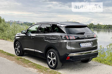 Позашляховик / Кросовер Peugeot 3008 2022 в 