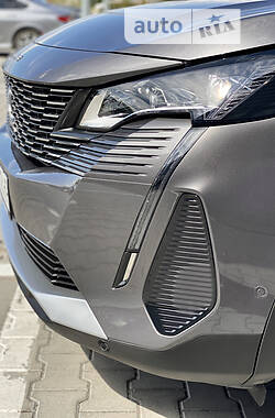 Позашляховик / Кросовер Peugeot 3008 2022 в 