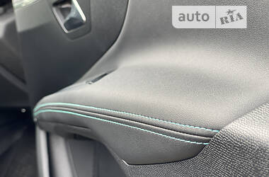 Позашляховик / Кросовер Peugeot 3008 2022 в 