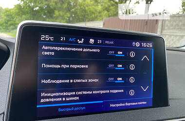 Позашляховик / Кросовер Peugeot 3008 2022 в 