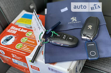 Позашляховик / Кросовер Peugeot 3008 2022 в 
